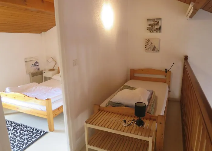 Maison Mitoyenne Proche De La Villa *