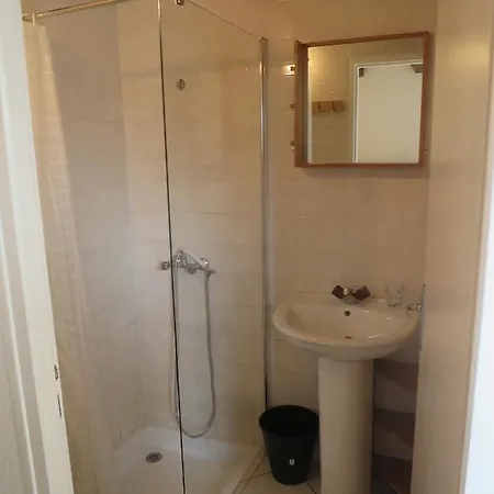 Maison Mitoyenne Proche De La *